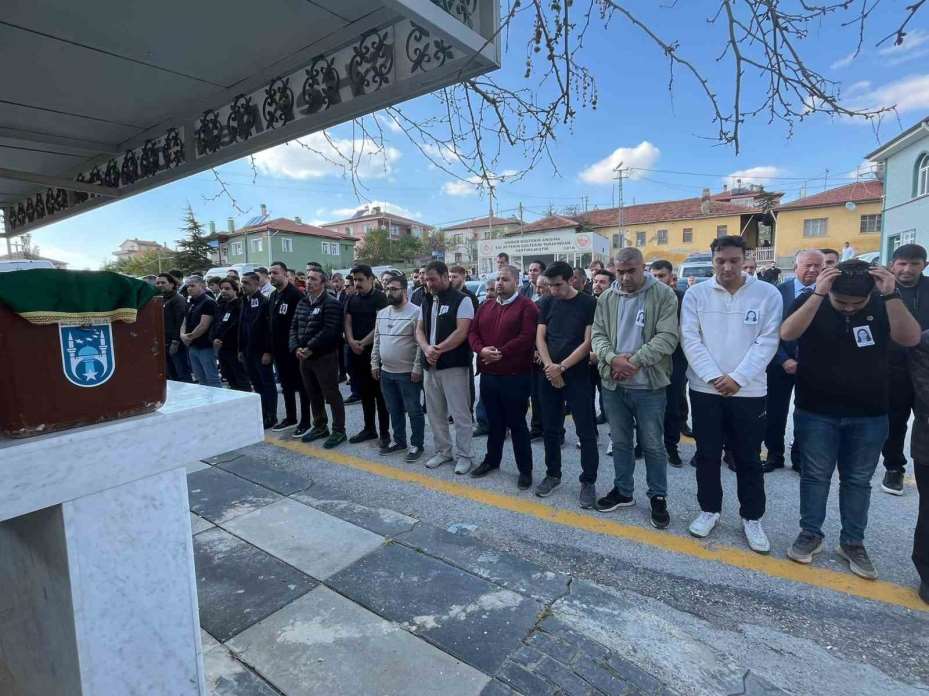 Komşusu tarafından öldürülen genç kız, son yolculuğuna uğurlandı