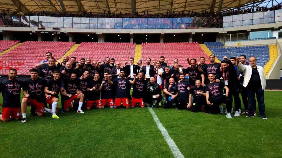 Milletvekili Hatipoğlu: "Tarih yazdınız, Eskişehirspor’um!"