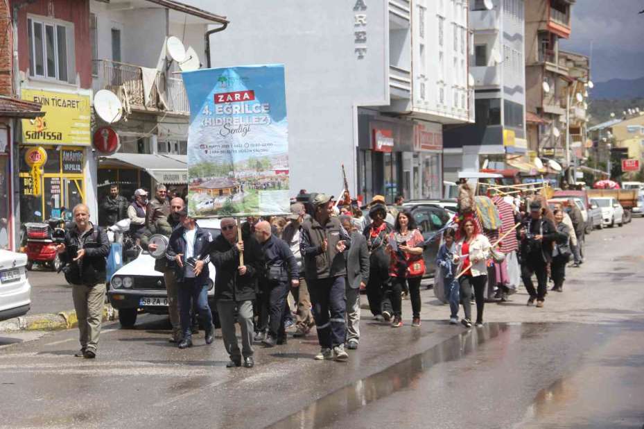 Görenler dönüp bir daha baktı, asırlık gelenek yeniden canlandırıldı