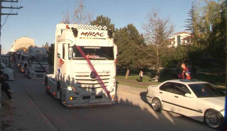(ÖZEL) Kaybettiği ağabeyinin oğluna 15 tır ile düğün konvoyu yaptı