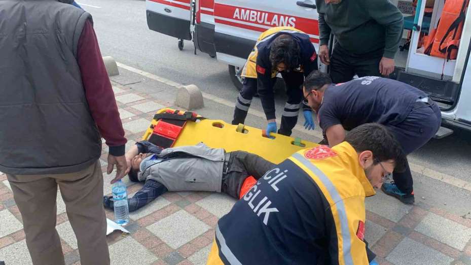 Kazada motosikletle birlikte 20 metre sürüklenen sürücüsü yaralandı