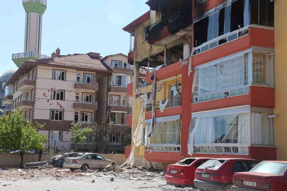 Doğalgaz patlamasının şiddeti gündüz ortaya çıktı