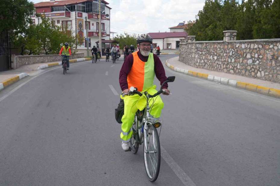 Niğde’nin tarihi rotasında yüzlerce sporcu pedal çevirdi