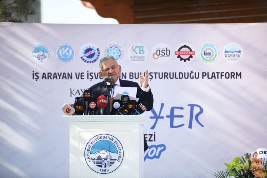 Kariyer Merkezi ile 1 ayda 255 kişi işe yerleşti