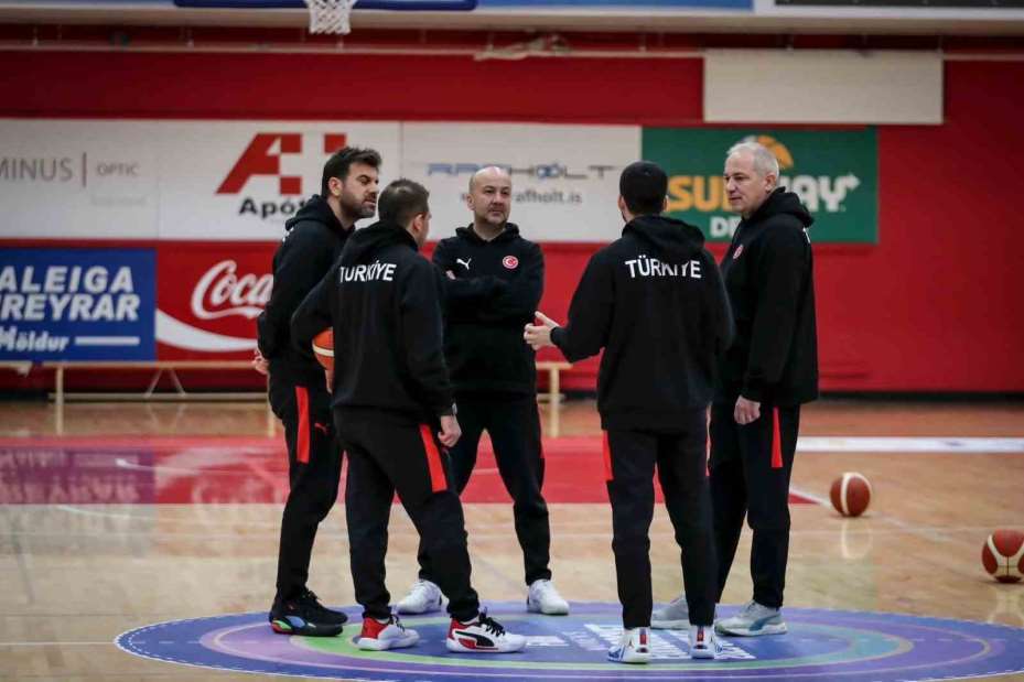 Melikgazi Kayseri Basketbol Antrenörü Özsarı, sezonu değerlendirdi