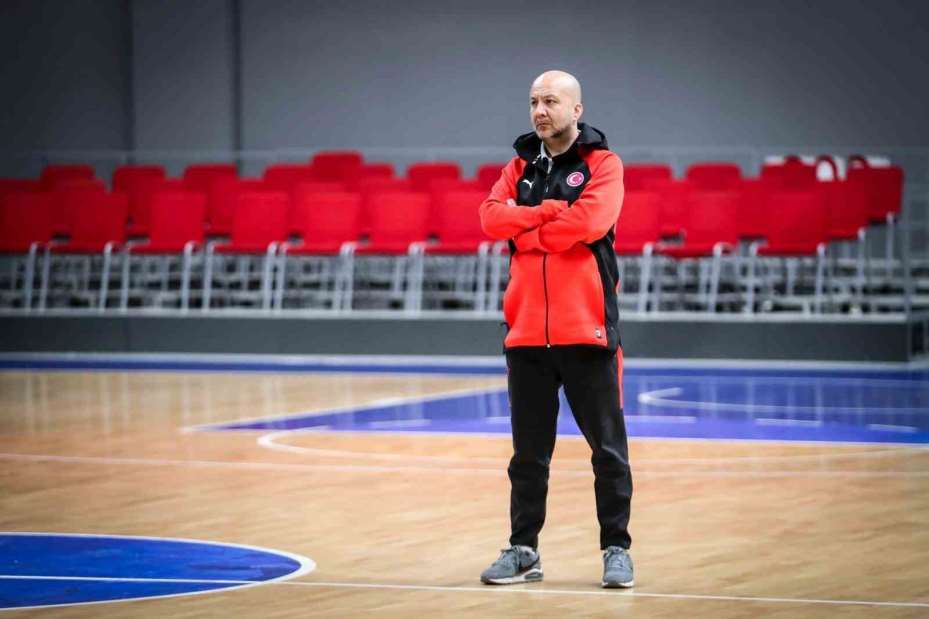 Melikgazi Kayseri Basketbol Antrenörü Özsarı, sezonu değerlendirdi