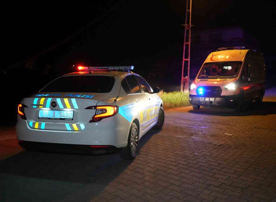 Kırıkkale’de otomobil bahçe duvarına çarptı: 3 yaralı
