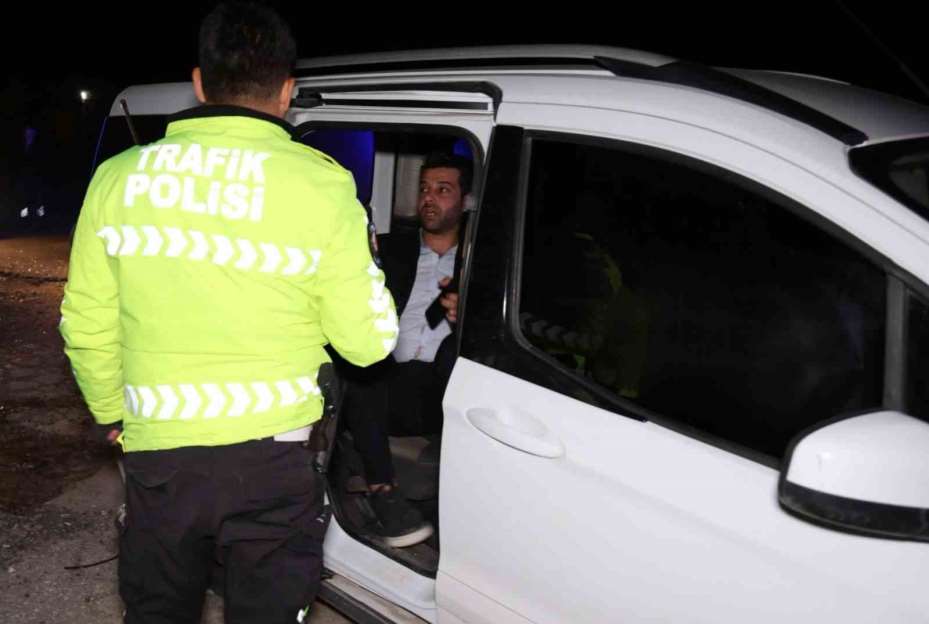 Alkollü araç kullanıp polisten kaçtı, yakalanınca "Bir şey yok" dedi