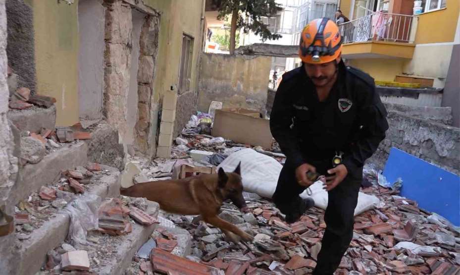 Habersiz tatbikat yapıldı, herkes gerçek sandı: Enkazda çocuk olduğunu düşünen mahalleli endişelendi