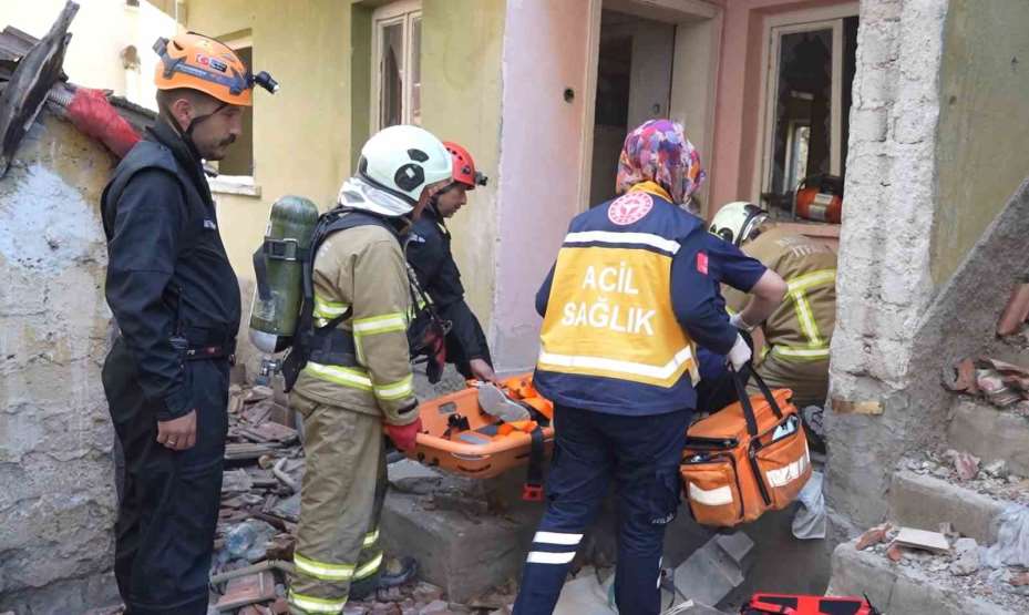 Habersiz tatbikat yapıldı, herkes gerçek sandı: Enkazda çocuk olduğunu düşünen mahalleli endişelendi