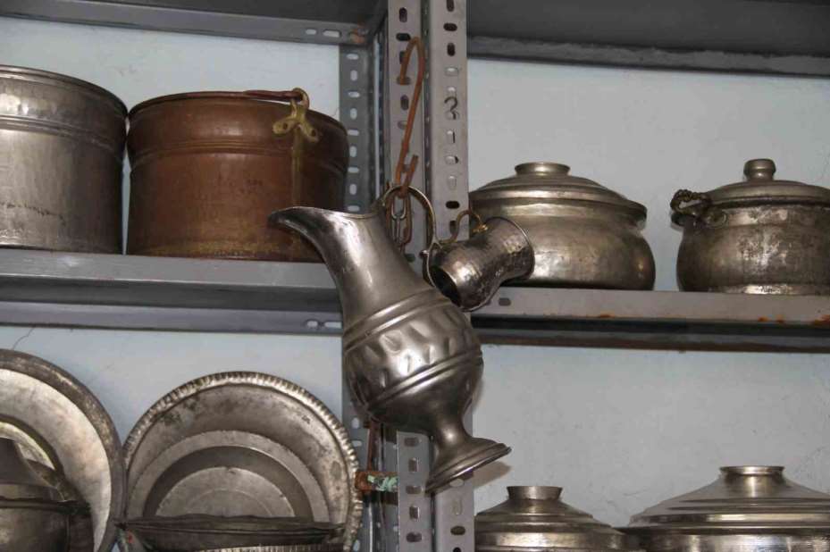 72 yıllık bakır ustasının mesleğini oğlu yaşatıyor