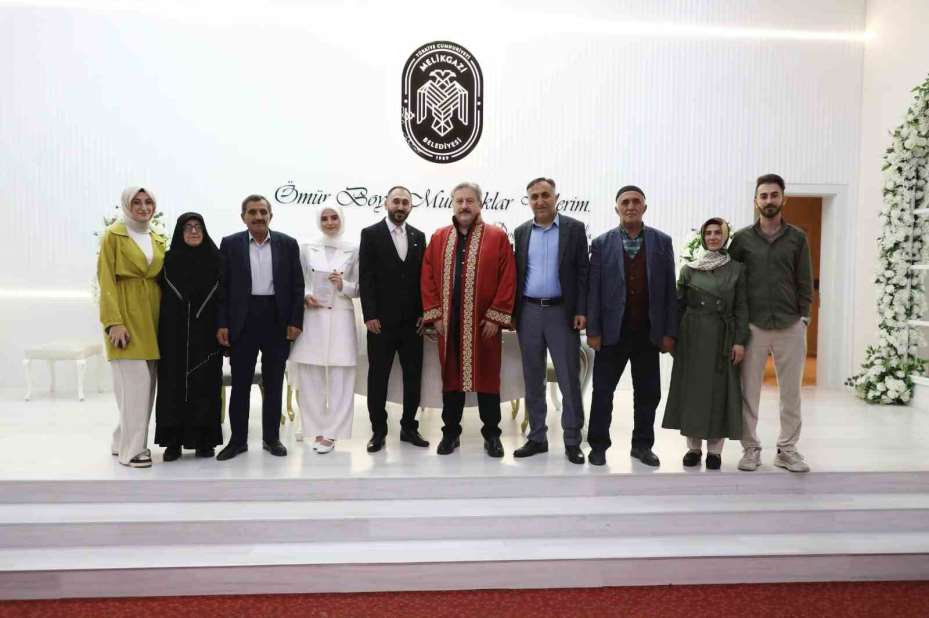 Melikgazi Belediyesi’nde 1 günde 60 nikah gerçekleşti