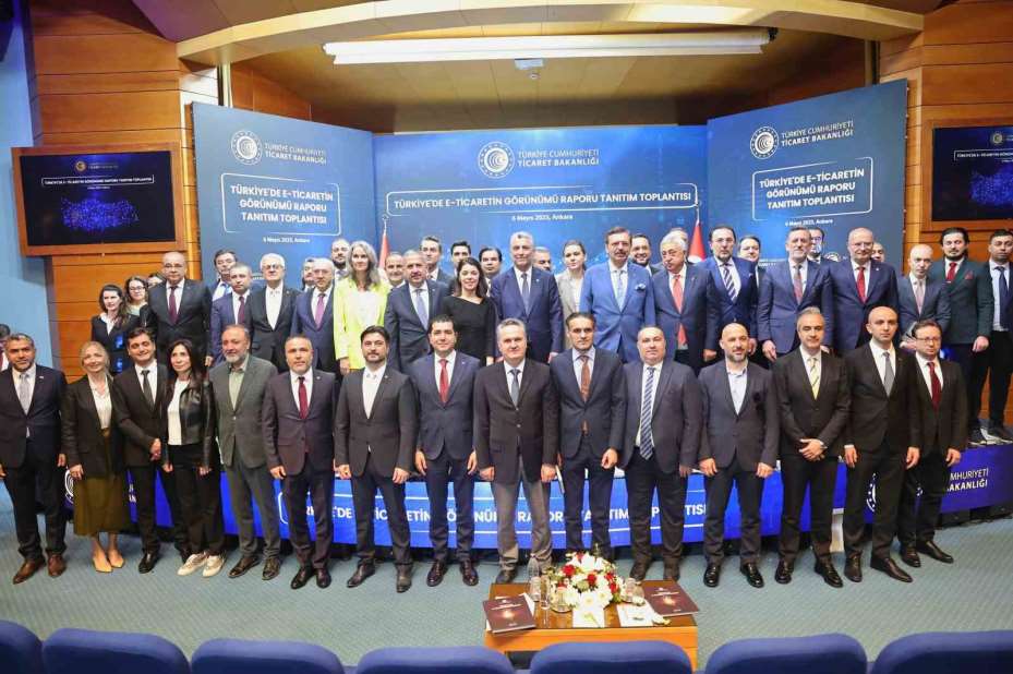 Bakan Bolat: "e-Ticaret hacmi bir önceki yıla göre yüzde 61,7’lik bir artışla 3 trilyon 162 milyon liraya ulaştı"