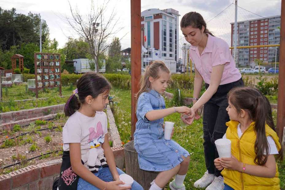 Çocuklar bitkilerin büyüme serüvenini öğrendi