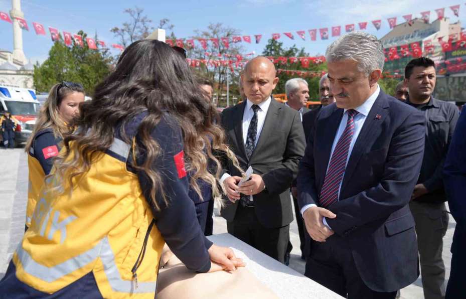 Kırıkkale’de motosiklet sürücülerine kask hediye edildi