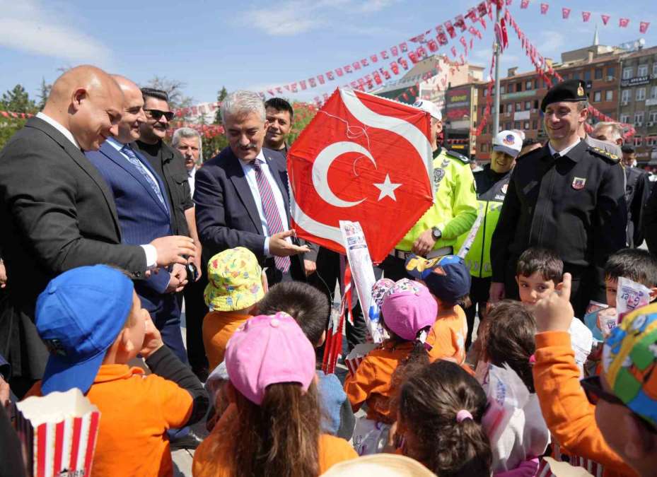 Kırıkkale’de motosiklet sürücülerine kask hediye edildi