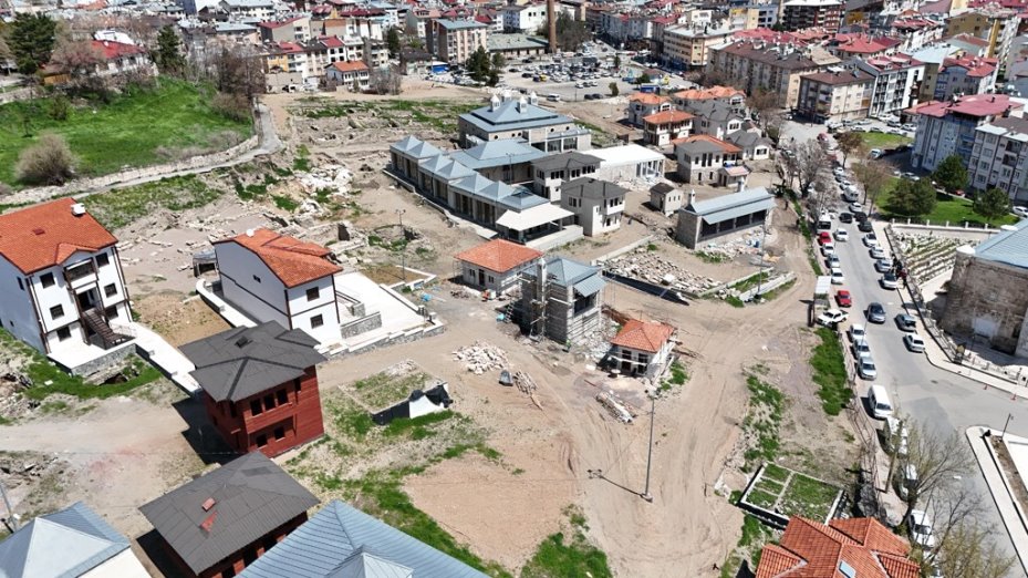6 farklı döneme ev sahipliği yapan Tarihi Sivas Kalesi turizme kazandırılacak