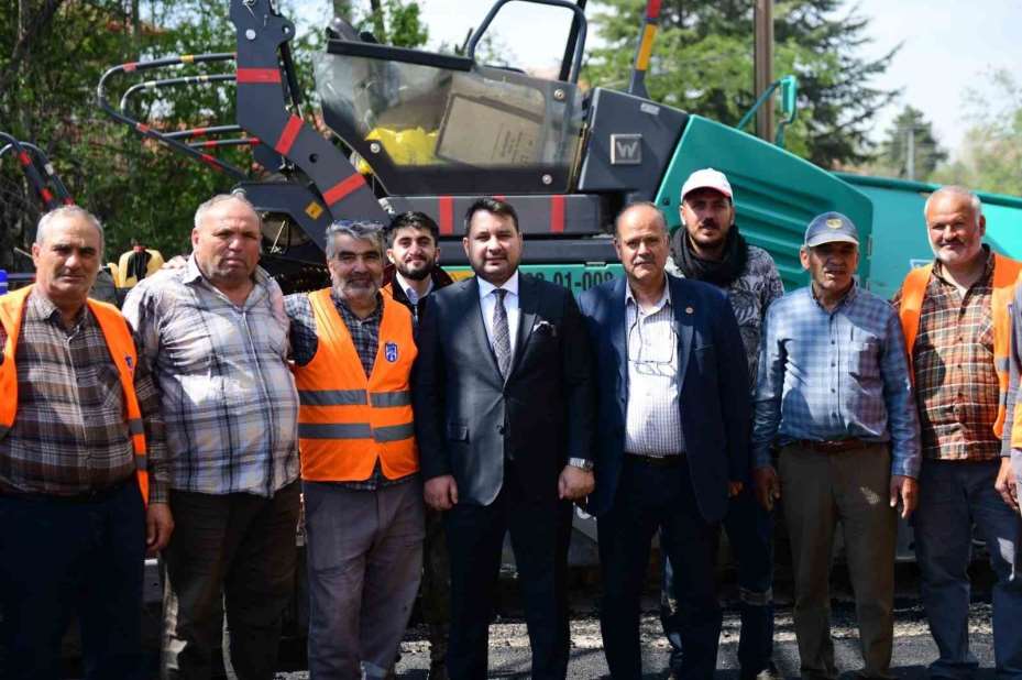 Kahramankazan’da sıcak asfalt çalışmaları sürüyor