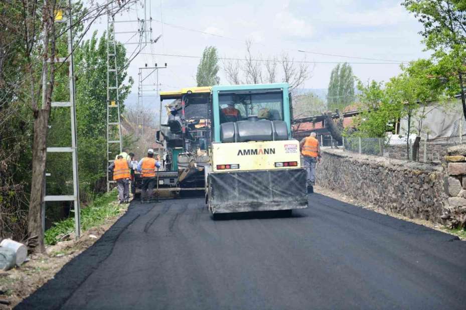 Kahramankazan’da sıcak asfalt çalışmaları sürüyor
