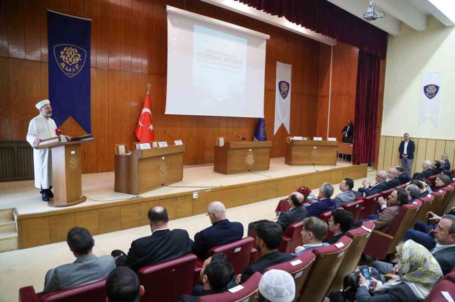 Diyanet İşleri Başkanı Erbaş: "Kur’an-ı Kerim’i anlamak, yaşamak, hayatımızı Kur’an-ı Kerîm’e göre tanzim etmek; nihai hedef budur"