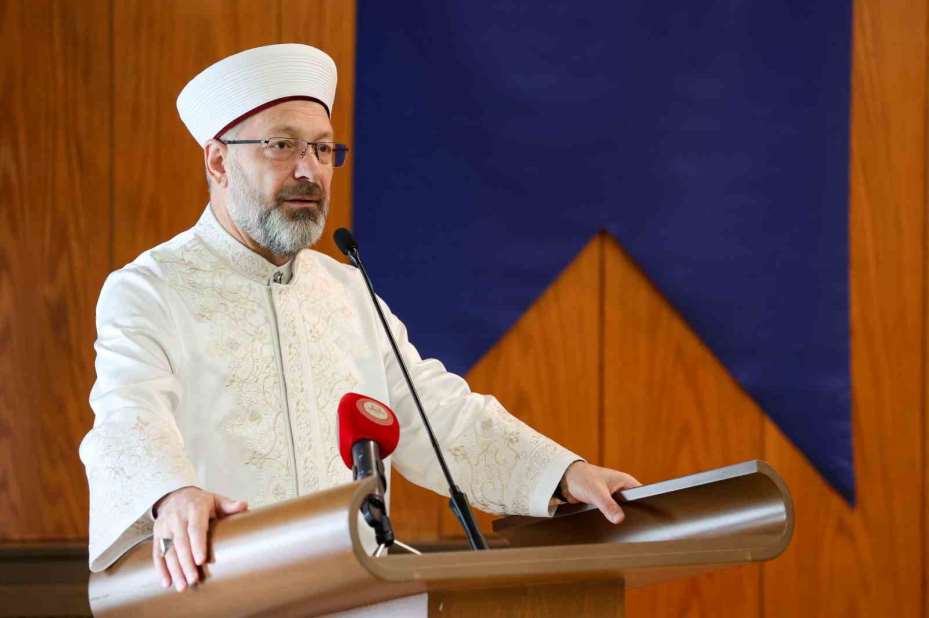 Diyanet İşleri Başkanı Erbaş: "Kur’an-ı Kerim’i anlamak, yaşamak, hayatımızı Kur’an-ı Kerîm’e göre tanzim etmek; nihai hedef budur"