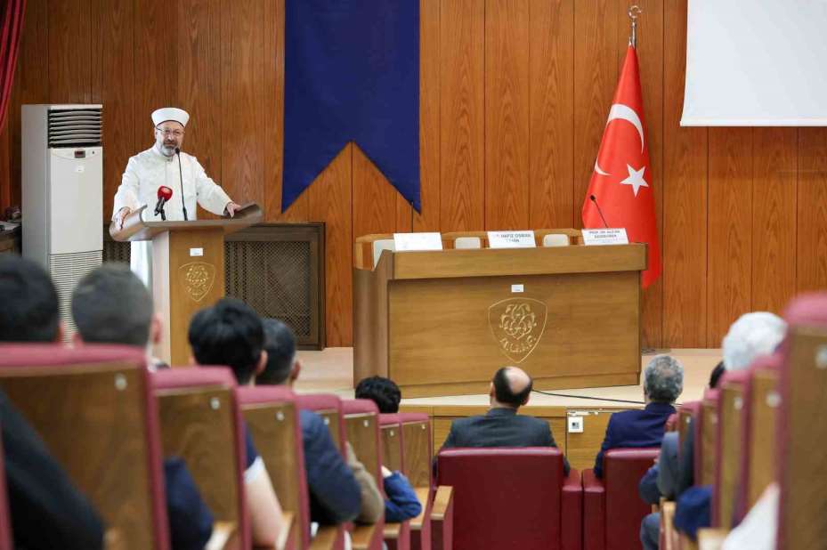Diyanet İşleri Başkanı Erbaş: "Kur’an-ı Kerim’i anlamak, yaşamak, hayatımızı Kur’an-ı Kerîm’e göre tanzim etmek; nihai hedef budur"