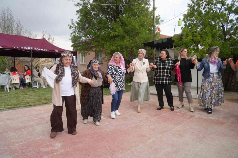 Niğde’de baharın gelişini müjdeleyen Hıdırellez düzenlenen etkinlikle kutlandı