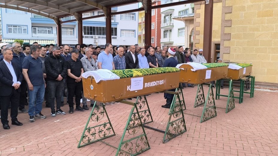Kazada ölen 2 kardeş toprağa verildi