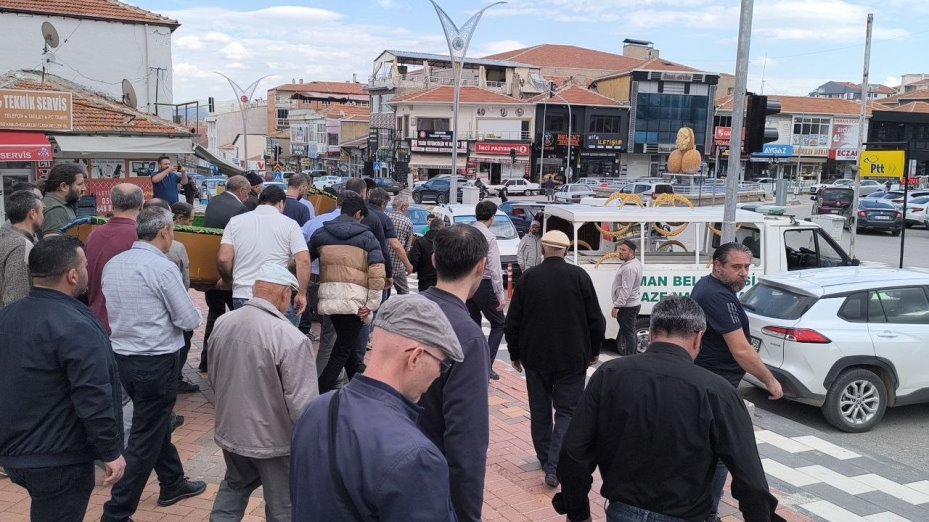 Kazada ölen 2 kardeş toprağa verildi