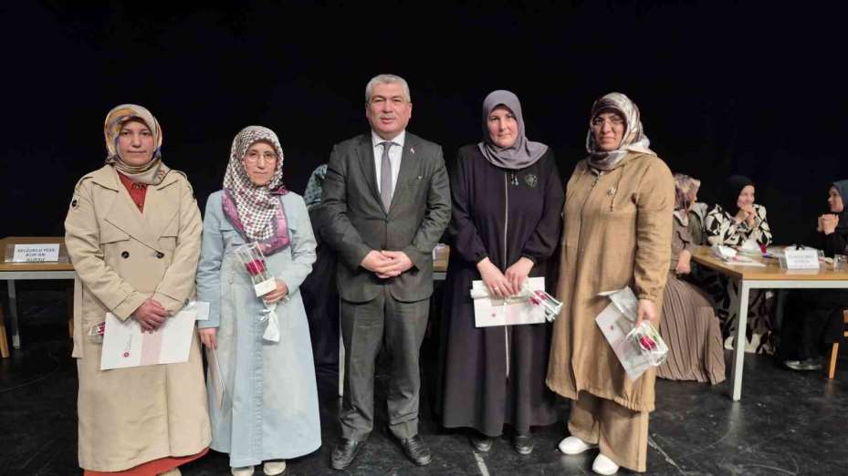 Yetişkin Kur’an kursu öğrencileri bilgilerini yarıştırdı