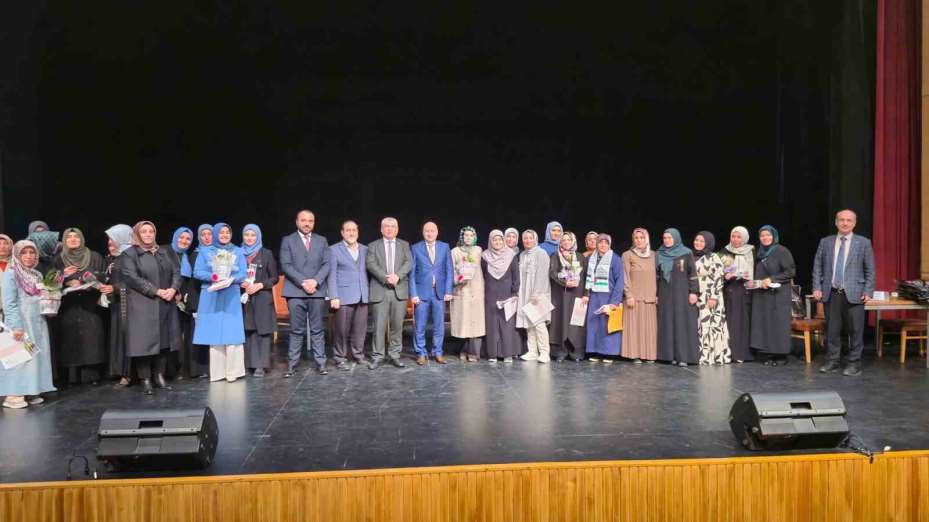 Yetişkin Kur’an kursu öğrencileri bilgilerini yarıştırdı