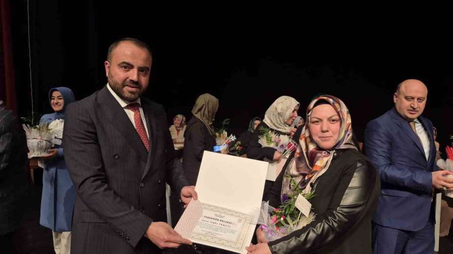 Yetişkin Kur’an kursu öğrencileri bilgilerini yarıştırdı