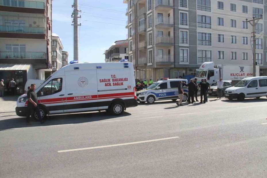 Beton mikserinin altında kalan yaşlı adam hayatını kaybetti