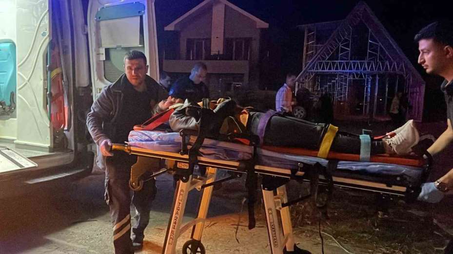 Otomobil kamyona çarpıp bahçeye uçtu: 2 yaralı
