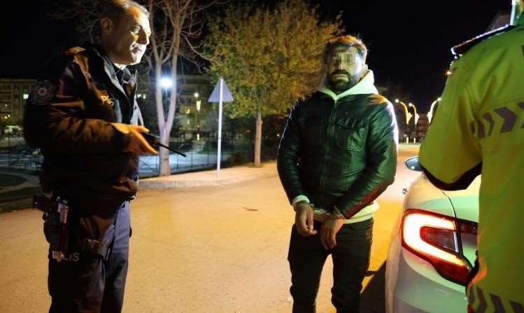 Alkollü yakalanan motosiklet sürücüsü polise dert yandı: "Bıktım bu hayattan, yaşamak istemiyorum"
