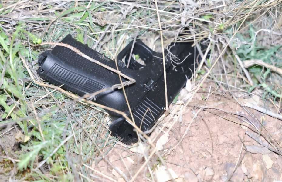 Aksaray’da çalılar arasında tabanca bulundu