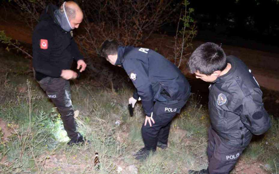 Aksaray’da çalılar arasında tabanca bulundu