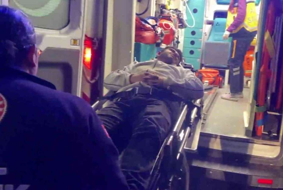 Virajı alamayan motosiklet kaldırıma çarptı: 2 yaralı