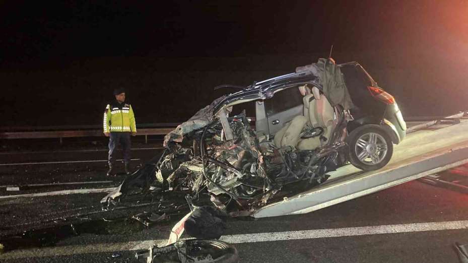 Ankara’da feci kaza... 2 otomobil kafa kafaya çarpıştı: 4 ölü, 1 yaralı