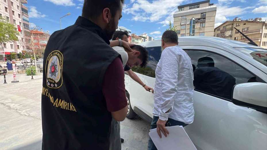 Tartıştığı kişiyi kafasından taşla yaraladı