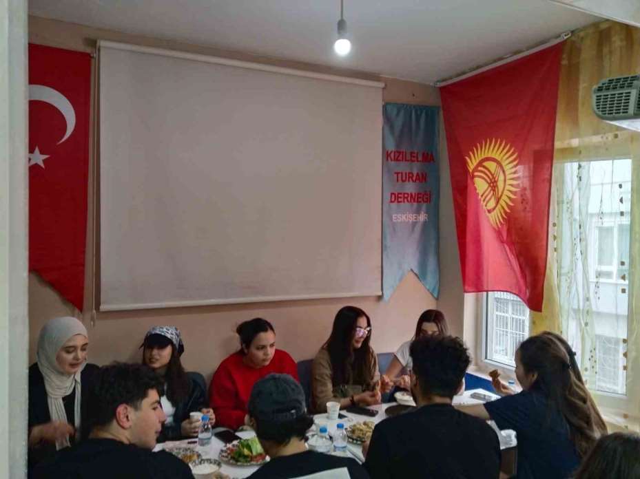 Eskişehir’de Türk Dünyası öğrencileri Hıdırellez coşkusu yaşadılar