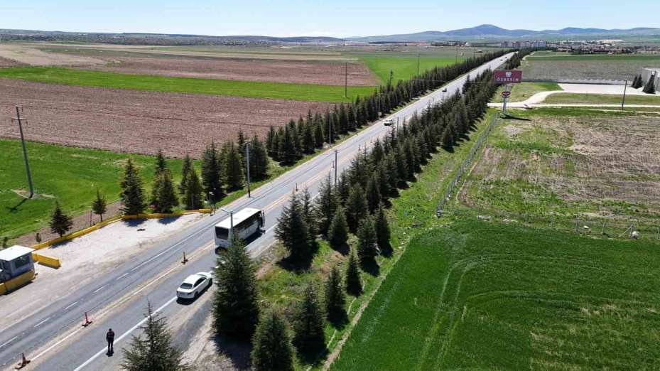 Marketini ’sırtına’ sarıp köyleri gezmeye başladı; "O olmasa aç kalırız"