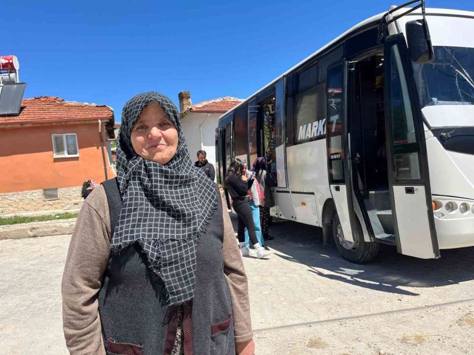 Marketini ’sırtına’ sarıp köyleri gezmeye başladı; "O olmasa aç kalırız"
