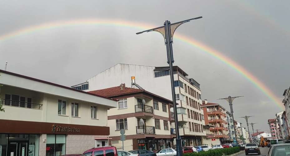 Yozgat’ta gökkuşağı izleyenlere görsel şölen sundu