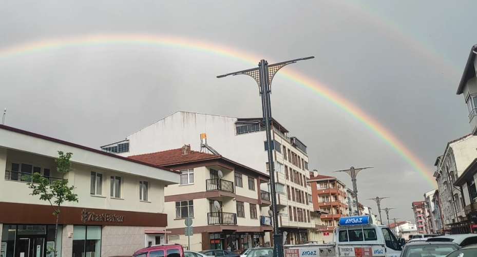 Yozgat’ta gökkuşağı izleyenlere görsel şölen sundu