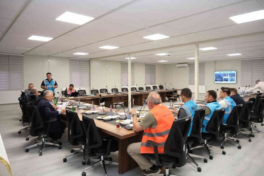 Başkan Büyükkılıç’tan yüksek hızlı tren şantiyesinde inceleme