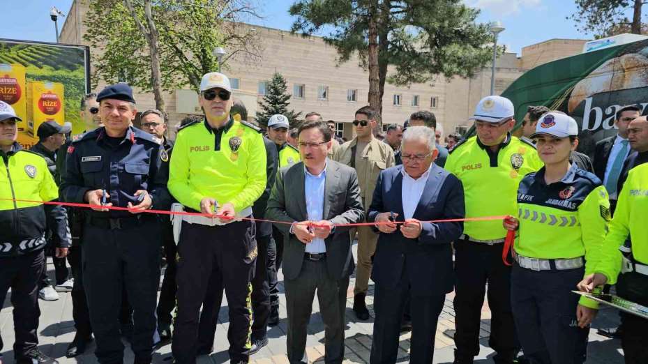 Vali Çiçek ve Büyükkılıç simülasyon gözlüğünü taktı, mesaj verdi
