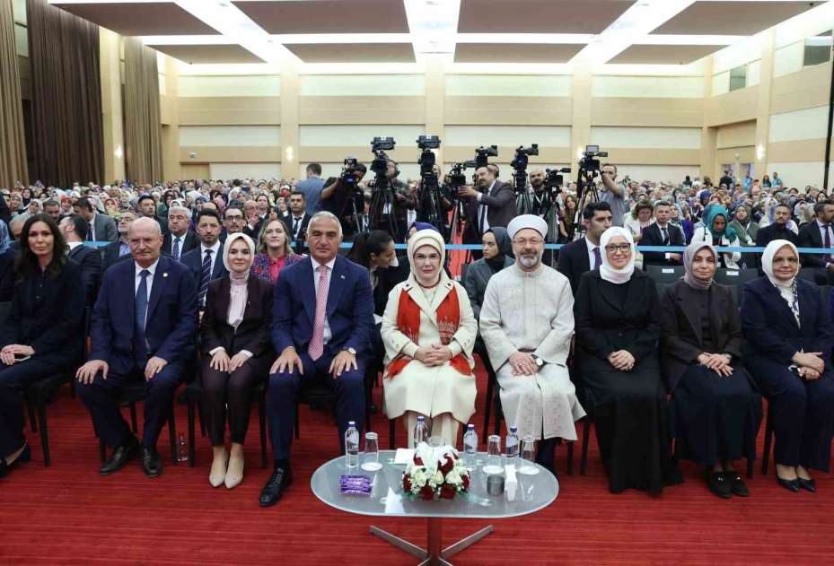 Emine Erdoğan "Uluslararası İslam Sanatları Fuarı"nda konuştu