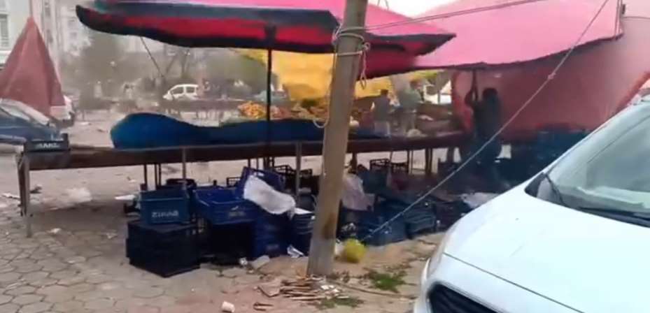 Yozgat’ta fırtına pazar yerini uçurdu