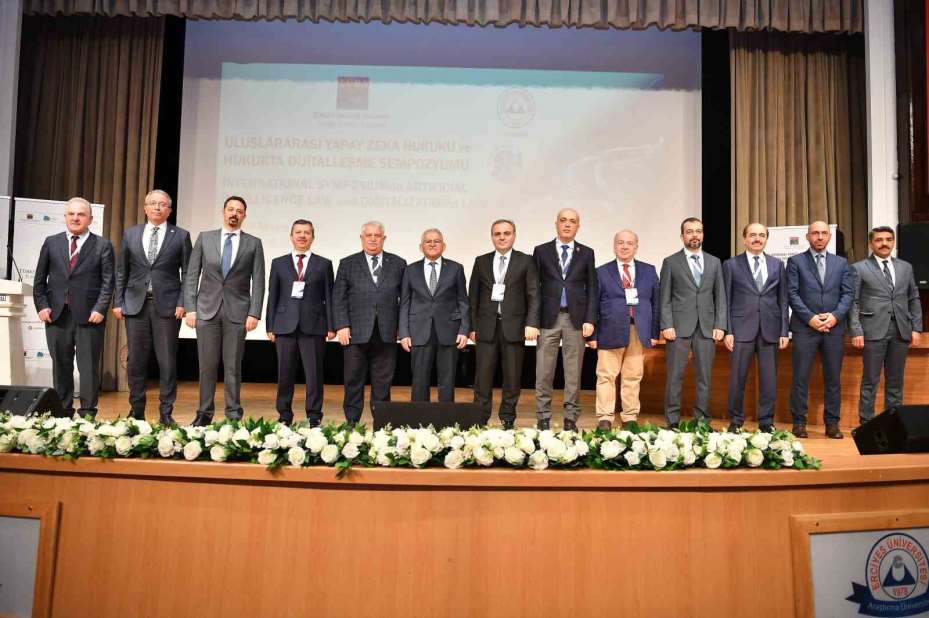 Başkan Büyükkılıç’tan ‘yapay zekâ ve ‘akıllı şehircilik’ iş birliği çağrısı
